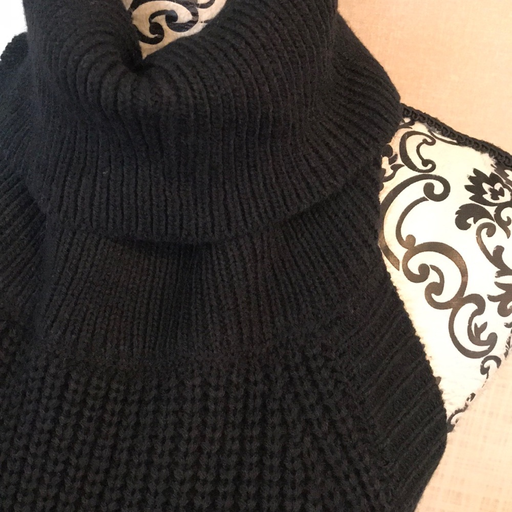 Open Back Cowl Neck Sweater - Picture 3 of 6